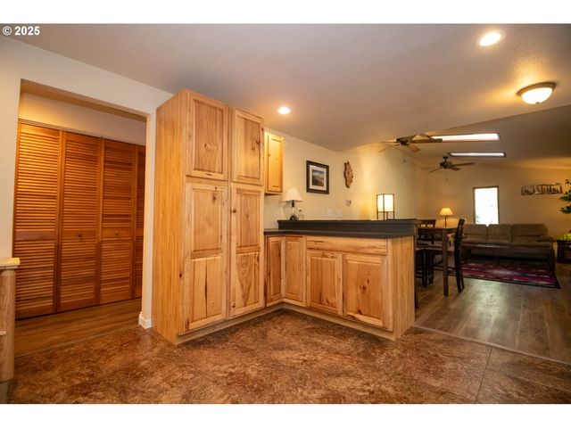 83694 ERHART Rd, Florence, OR 97439