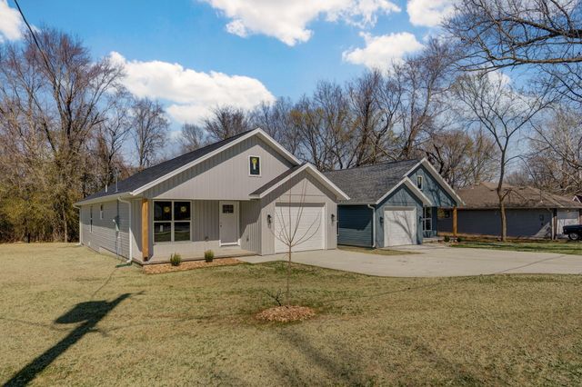 1113 E Smith Street, Springfield, MO 65803