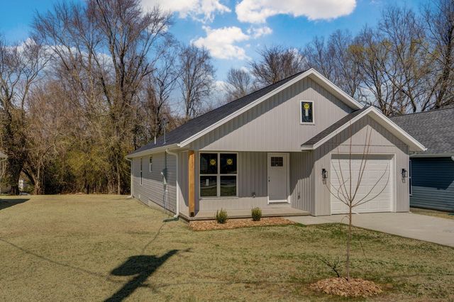 1113 E Smith Street, Springfield, MO 65803