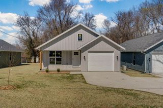 1113 E Smith Street, Springfield, MO 65803