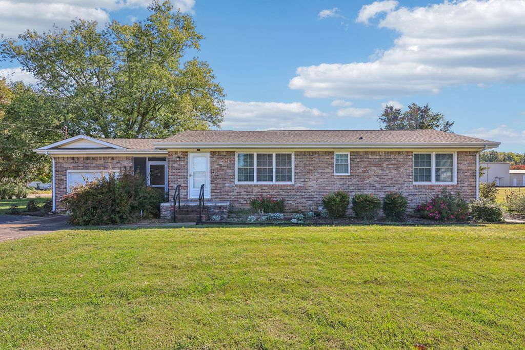 404 8th Ave, N, Decherd, TN 37324