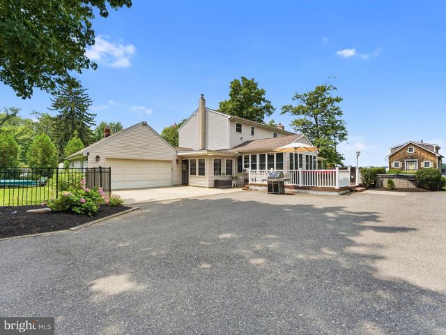 425 DELAWARE AVE, Delanco, NJ 08075