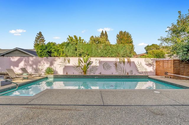 6301 Faustino Way, Sacramento, CA 95831