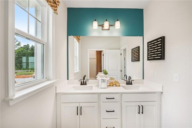 445 Kennington Walk, Loganville, GA 30052