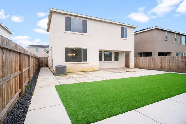 2455 Explorador Dr, Merced, CA 95340