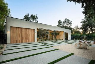 23340 Collins, Woodland Hills, CA 91367