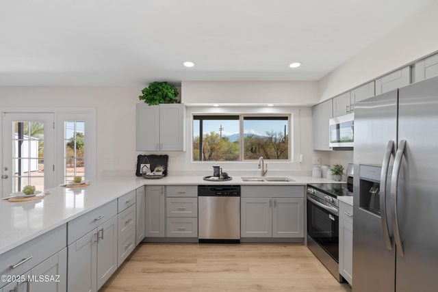 4760 N Paseo De Los Rancheros, Tucson, AZ 85745