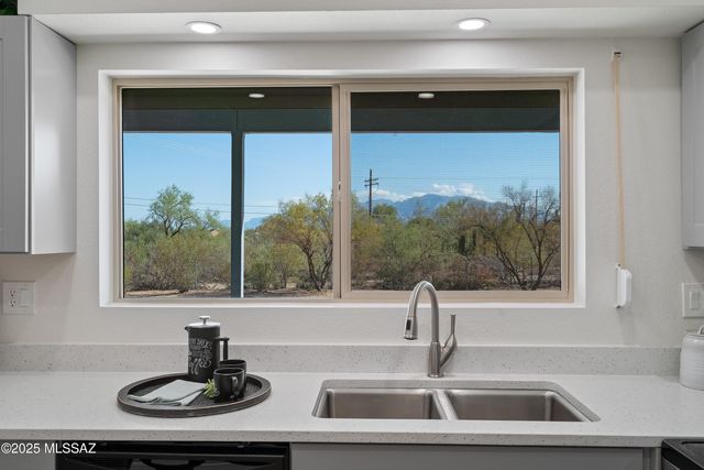 4760 N Paseo De Los Rancheros, Tucson, AZ 85745