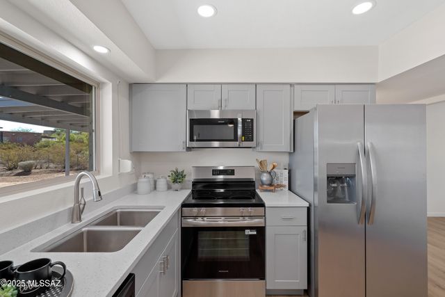 4760 N Paseo De Los Rancheros, Tucson, AZ 85745