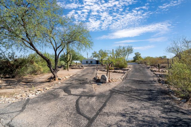 4760 N Paseo De Los Rancheros, Tucson, AZ 85745