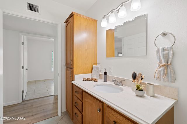 4760 N Paseo De Los Rancheros, Tucson, AZ 85745