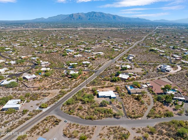 4760 N Paseo De Los Rancheros, Tucson, AZ 85745