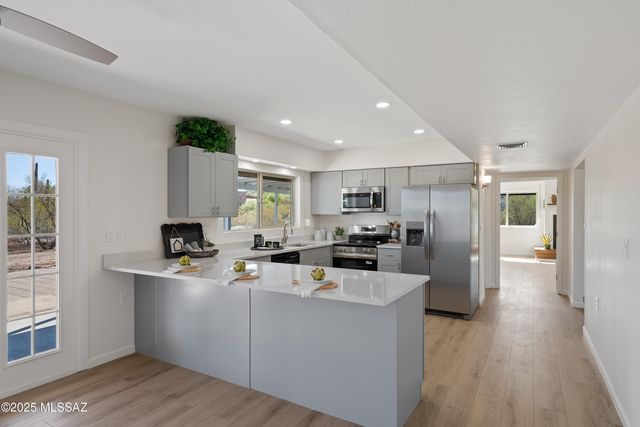 4760 N Paseo De Los Rancheros, Tucson, AZ 85745