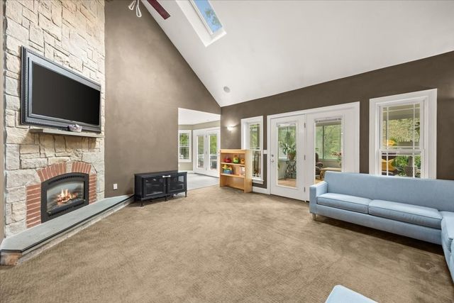10 Anderson Way, Lakeville, MA 02347