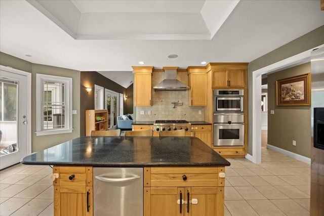 10 Anderson Way, Lakeville, MA 02347