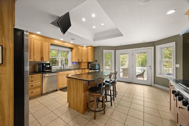 10 Anderson Way, Lakeville, MA 02347