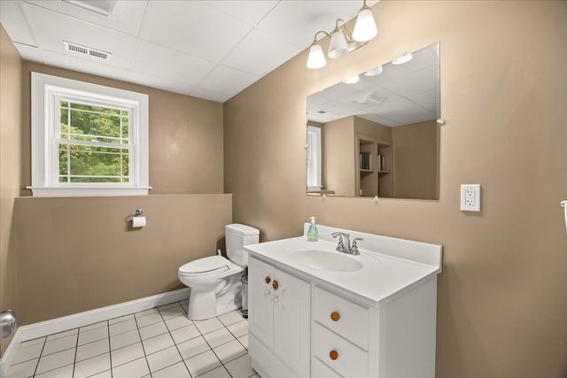 10 Anderson Way, Lakeville, MA 02347
