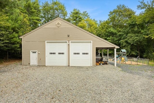 10 Anderson Way, Lakeville, MA 02347
