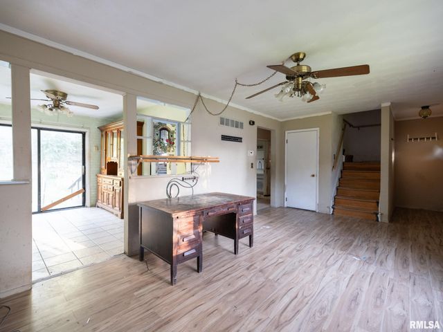 304 PARKWAY Lane, Pekin, IL 61554