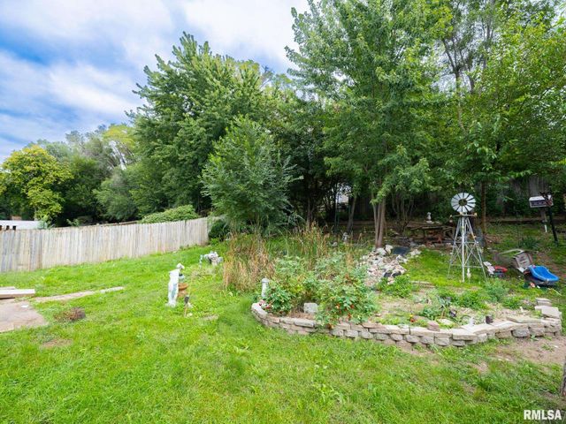 304 PARKWAY Lane, Pekin, IL 61554