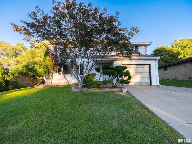304 PARKWAY Lane, Pekin, IL 61554