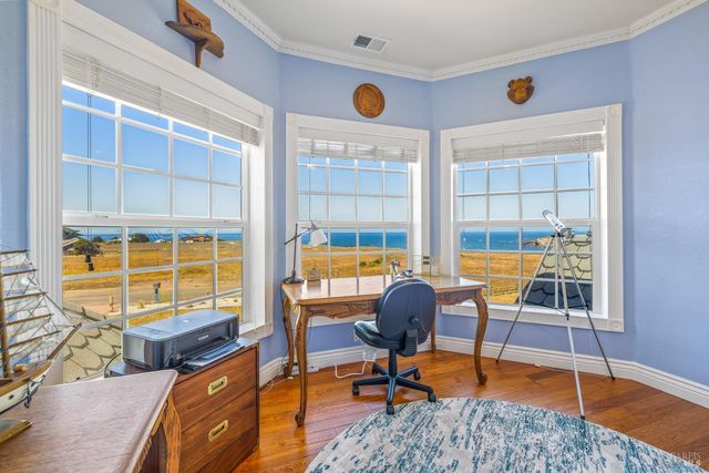 19351 Del Mar Dr, Fort Bragg, CA 95437