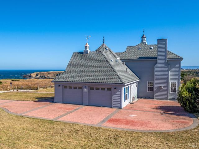 19351 Del Mar Dr, Fort Bragg, CA 95437