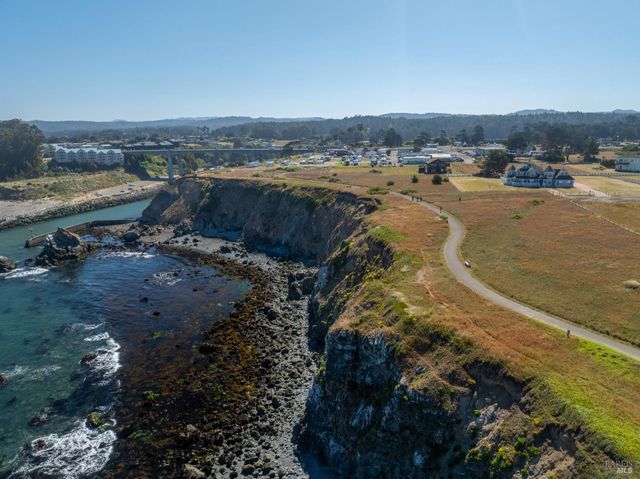 19351 Del Mar Dr, Fort Bragg, CA 95437