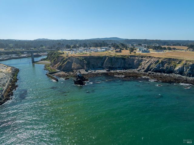 19351 Del Mar Dr, Fort Bragg, CA 95437