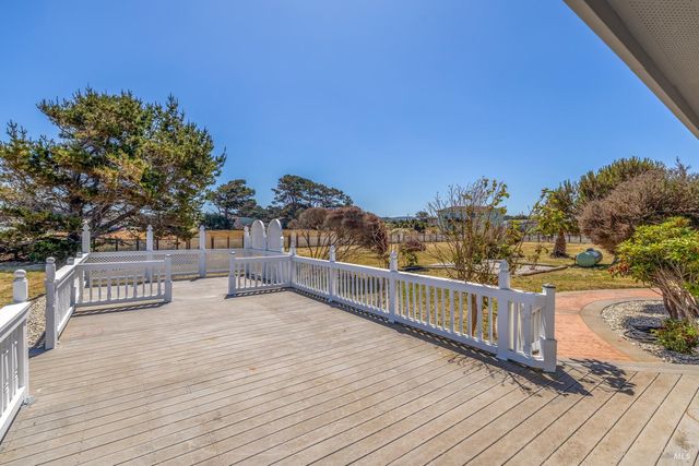 19351 Del Mar Dr, Fort Bragg, CA 95437