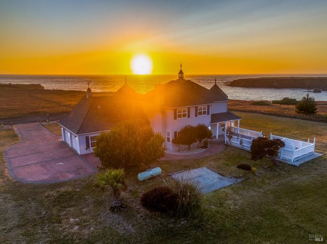 19351 Del Mar Dr, Fort Bragg, CA 95437