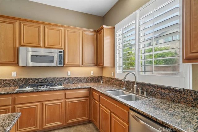 15590 Syracuse Lane, Fontana, CA 92336