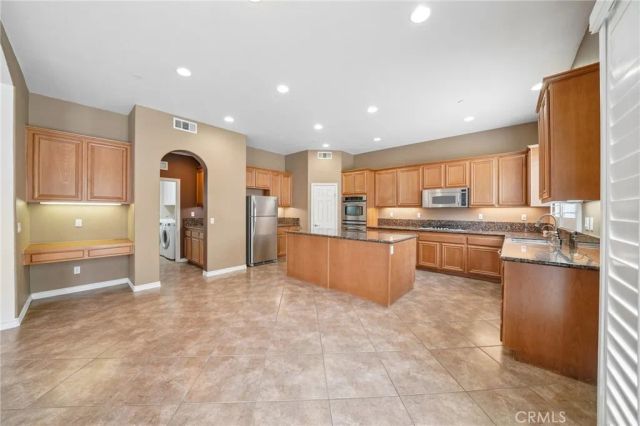 15590 Syracuse Lane, Fontana, CA 92336