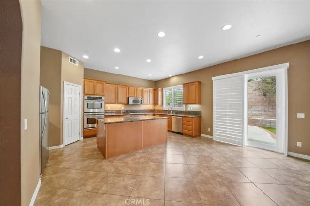15590 Syracuse Lane, Fontana, CA 92336
