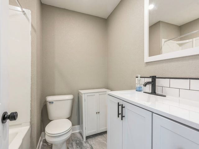 237 W 12th Street S, Newton, IA 50208