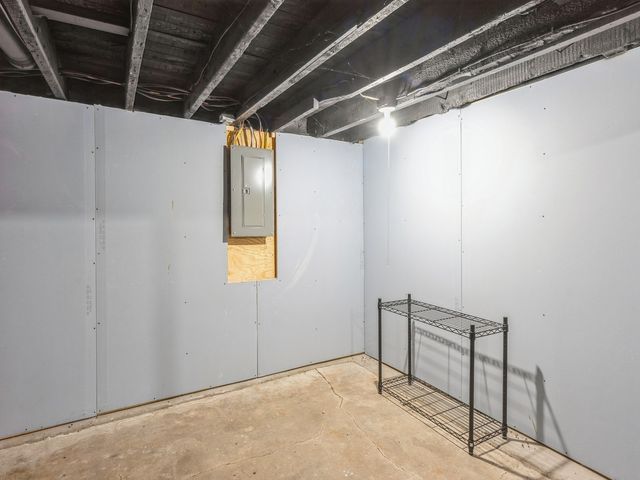 237 W 12th Street S, Newton, IA 50208