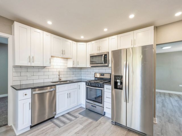 237 W 12th Street S, Newton, IA 50208