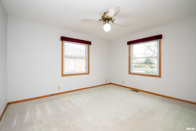 2919 W ROHMANN Avenue, West Peoria, IL 61604