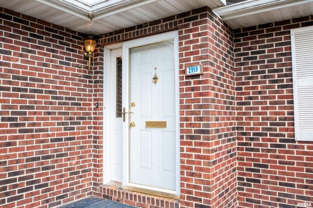 2919 W ROHMANN Avenue, West Peoria, IL 61604