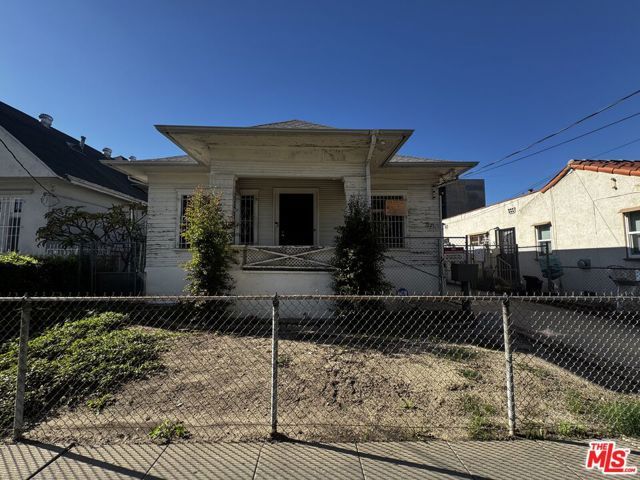 1025 S Kenmore Avenue, Los Angeles, CA 90006