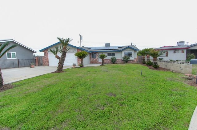 1400 W Oakland Avenue, Tulare, CA 93274