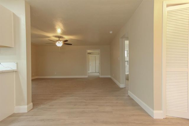 1400 W Oakland Avenue, Tulare, CA 93274