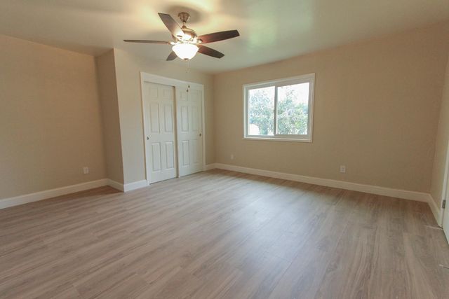 1400 W Oakland Avenue, Tulare, CA 93274