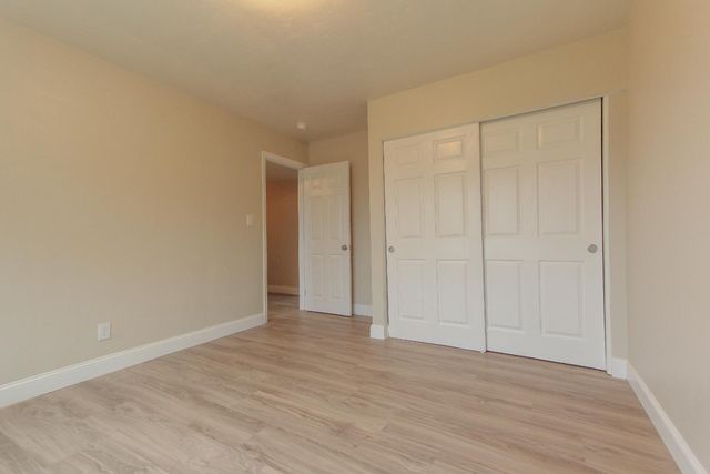 1400 W Oakland Avenue, Tulare, CA 93274