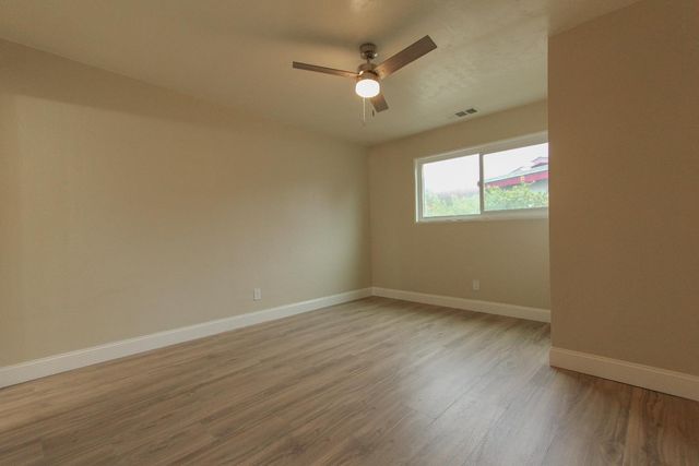 1400 W Oakland Avenue, Tulare, CA 93274