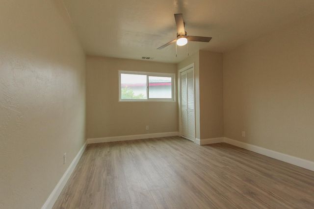 1400 W Oakland Avenue, Tulare, CA 93274