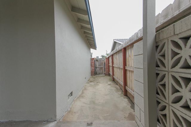 1400 W Oakland Avenue, Tulare, CA 93274