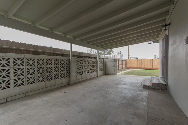 1400 W Oakland Avenue, Tulare, CA 93274