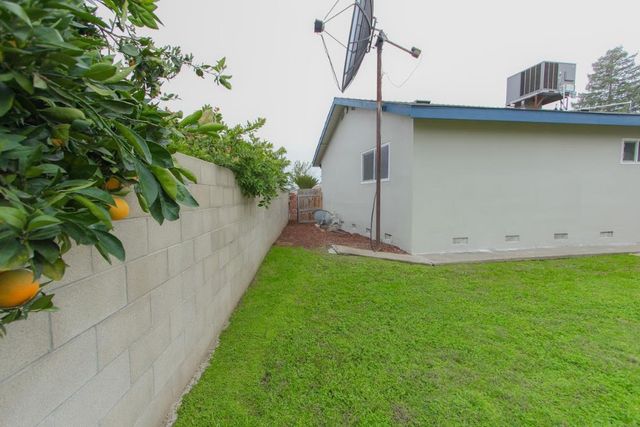 1400 W Oakland Avenue, Tulare, CA 93274