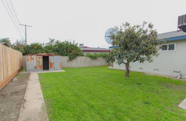 1400 W Oakland Avenue, Tulare, CA 93274